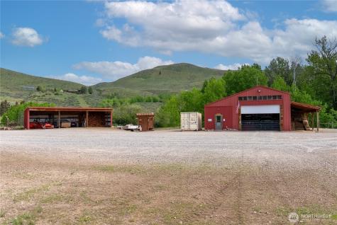 373 Rendezvous Road Winthrop WA 98862