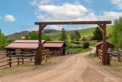 373 Rendezvous Road Winthrop WA 98862