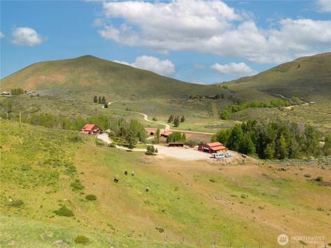 373 Rendezvous Road Winthrop WA 98862