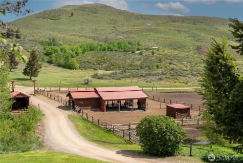 373 Rendezvous Road Winthrop WA 98862