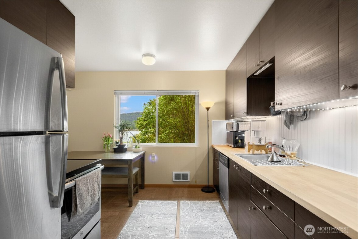 3027 E Lake Sammamish Parkway SE Sammamish WA 98075