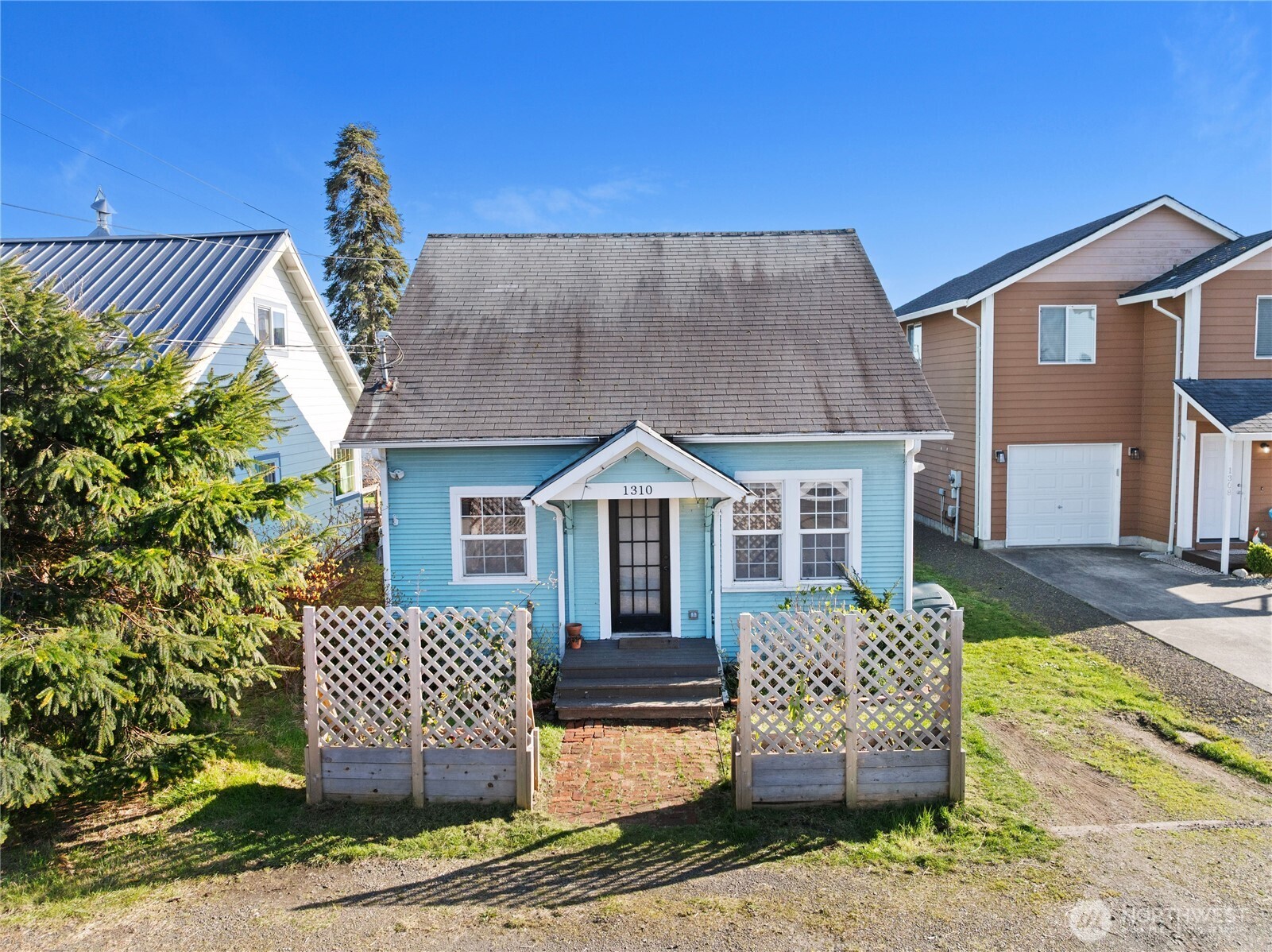 1310 44th Place Seaview WA 98644