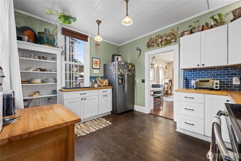 1310 44th Place Seaview WA 98644