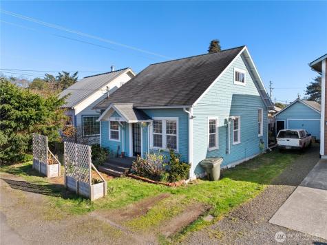 1310 44th Place Seaview WA 98644