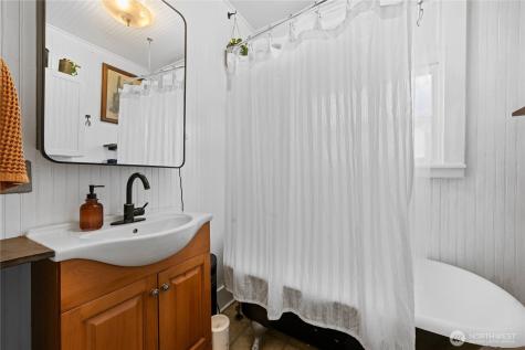 1310 44th Place Seaview WA 98644