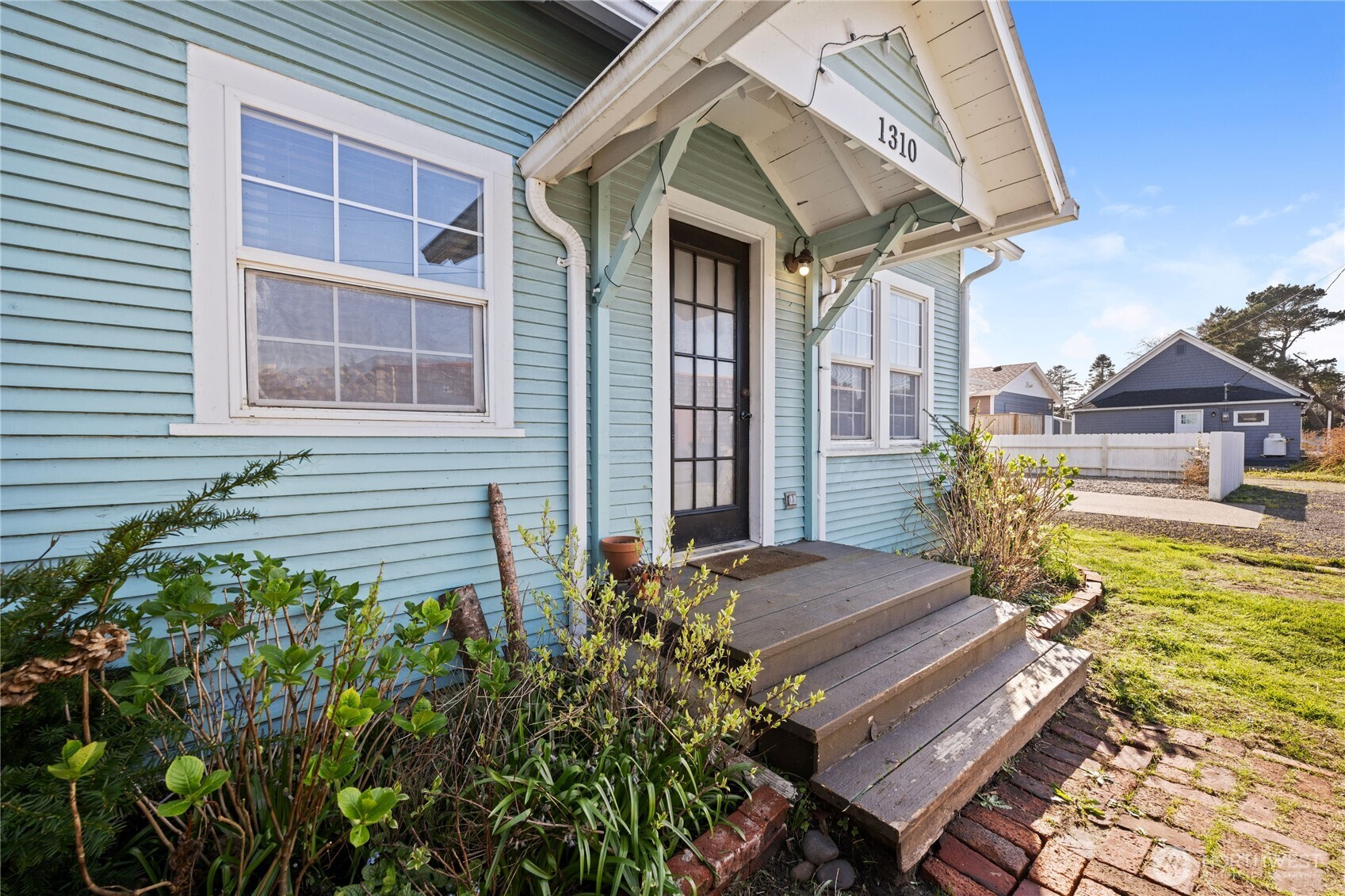 1310 44th Place Seaview WA 98644