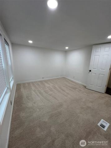 15806 54th Street Court E Sumner WA 98390