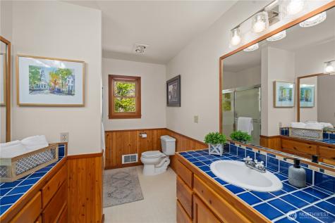 7200 NE Day Road W Bainbridge Island WA 98110