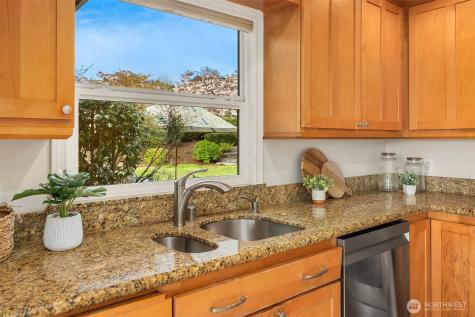 9359 Sunset Way Bellevue WA 98004