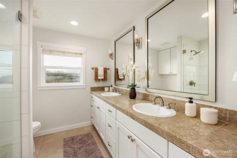 9359 Sunset Way Bellevue WA 98004