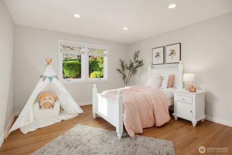 9359 Sunset Way Bellevue WA 98004
