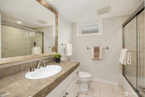 9359 Sunset Way Bellevue WA 98004