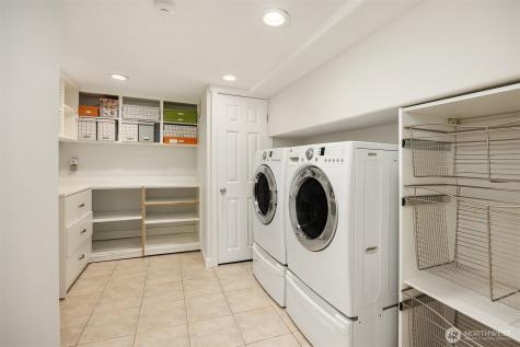 9359 Sunset Way Bellevue WA 98004