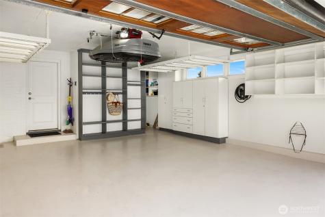 9359 Sunset Way Bellevue WA 98004