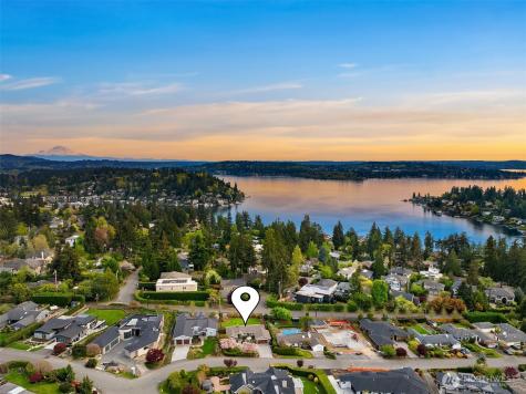 9359 Sunset Way Bellevue WA 98004