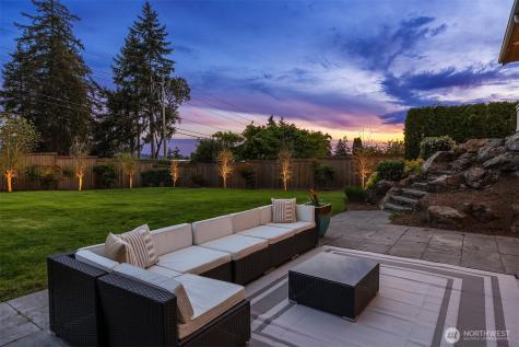 9359 Sunset Way Bellevue WA 98004