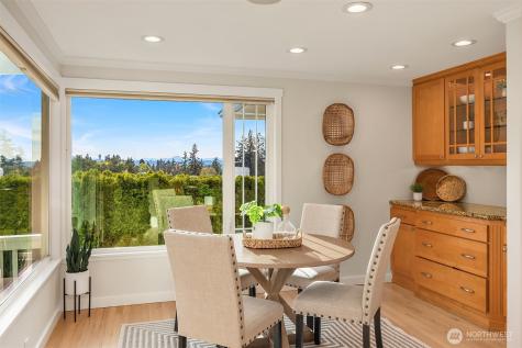 9359 Sunset Way Bellevue WA 98004