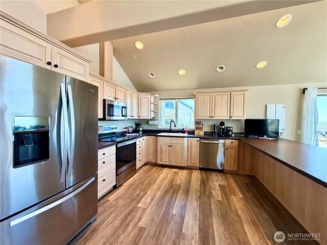 1593 E Ocean Shores Boulevard SW Ocean Shores WA 98569