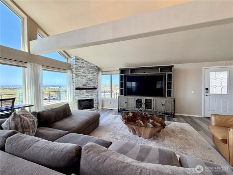 1593 E Ocean Shores Boulevard SW Ocean Shores WA 98569