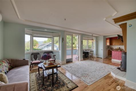 209 Ferry Street South Bend WA 98586
