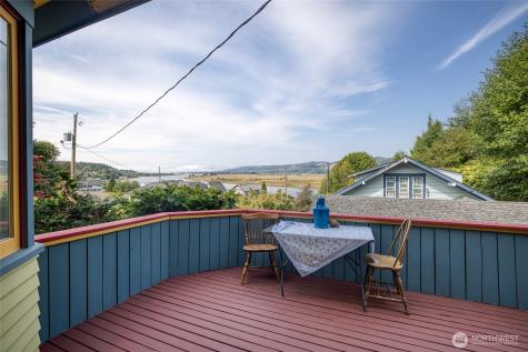 209 Ferry Street South Bend WA 98586
