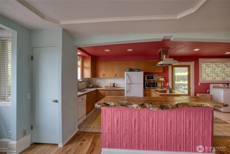 209 Ferry Street South Bend WA 98586