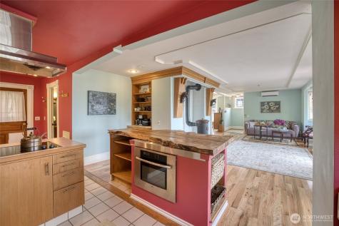 209 Ferry Street South Bend WA 98586