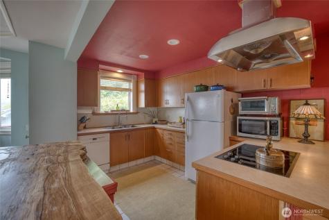 209 Ferry Street South Bend WA 98586