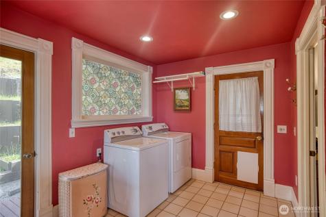 209 Ferry Street South Bend WA 98586