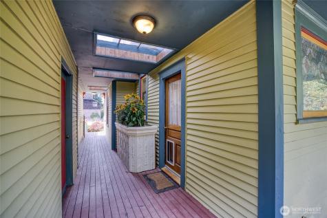 209 Ferry Street South Bend WA 98586