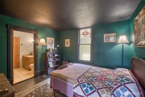 209 Ferry Street South Bend WA 98586