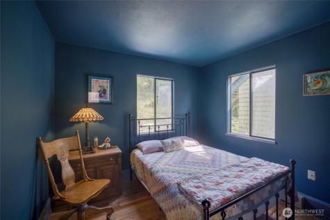 209 Ferry Street South Bend WA 98586