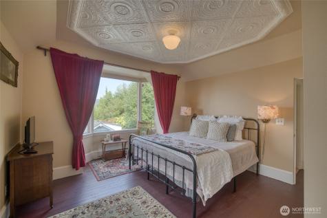 209 Ferry Street South Bend WA 98586