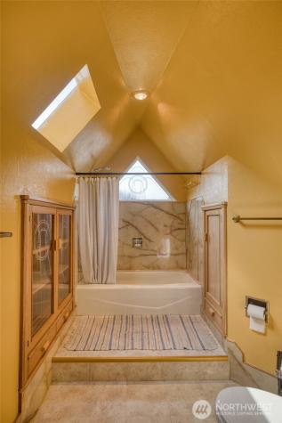 209 Ferry Street South Bend WA 98586
