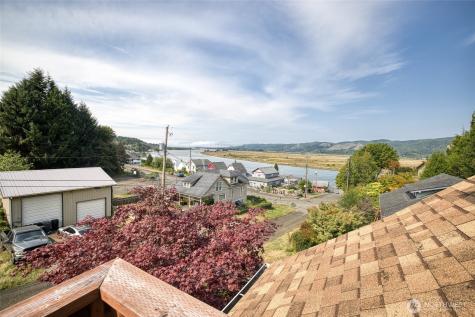 209 Ferry Street South Bend WA 98586