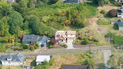 209 Ferry Street South Bend WA 98586