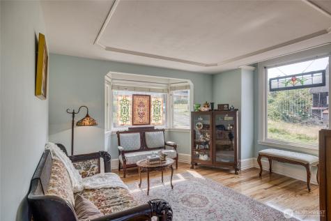 209 Ferry Street South Bend WA 98586