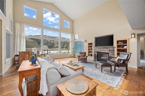 35 Sackett Glen Lane Chelan WA 98816