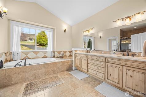 35 Sackett Glen Lane Chelan WA 98816