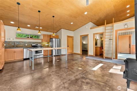 16 Littell Road Mazama WA 98833