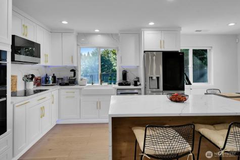 131 Glennwood Renton WA 98056