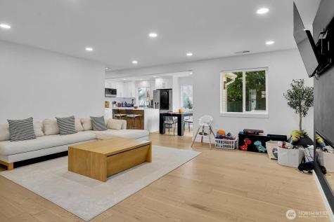 131 Glennwood Renton WA 98056