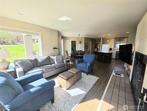 1 Beach 545-e Manson WA 98831
