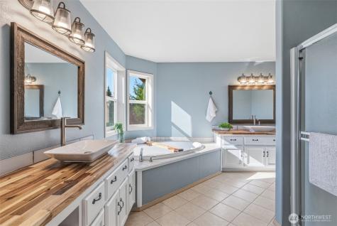 34602 NE 49th Place La Center WA 98629