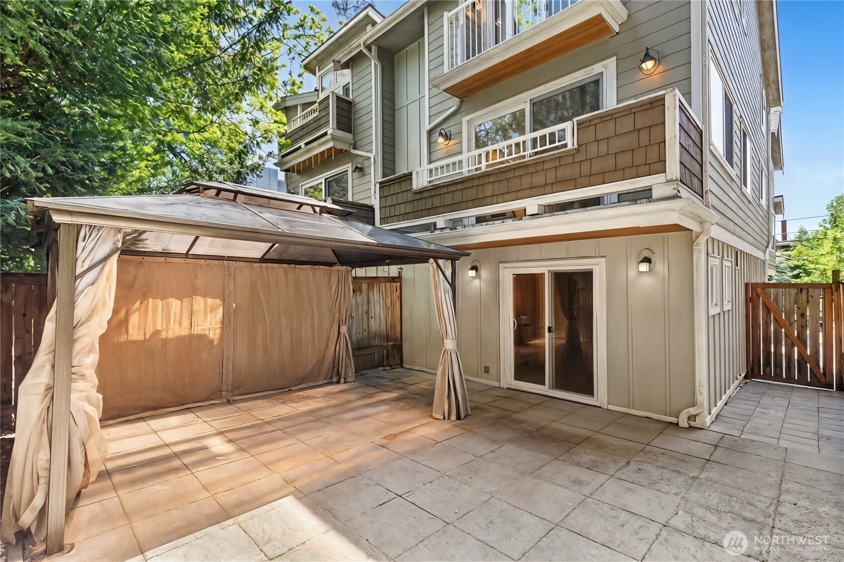 806 N 49th Street Seattle WA 98103