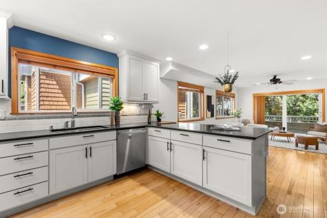 806 N 49th Street Seattle WA 98103