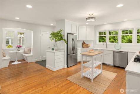 14864 Sivertson Road NE Bainbridge Island WA 98110