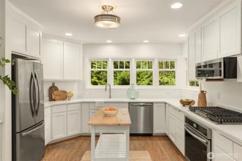 14864 Sivertson Road NE Bainbridge Island WA 98110