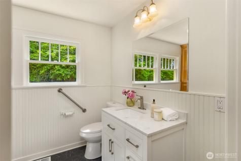 14864 Sivertson Road NE Bainbridge Island WA 98110