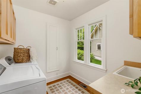 14864 Sivertson Road NE Bainbridge Island WA 98110